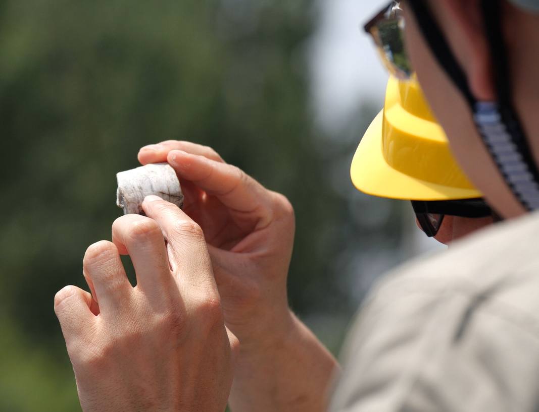 The main business of the technical service sector includes: mineral geological exploration, hydrogeological exploration, engineering geological exploration, geological mapping, technical services, mineral rights continuation, goaf investigation, geophysical and geochemical exploration, and the compilation of various geological reports, etc. Currently, the technical service business covers more than ten provinces and cities in China. It has previously provided geological prospecting and geological technical services for more than 20 mining enterprises. The cumulative geological logging completed has reached 400,000 meters. More than 20 medium and large-scale geological reports that have been compiled have all completed the review and filing work of relevant departments; the cumulative number of completed small-scale geological detailed investigation and general survey reports and implementation plans for mineral rights continuation has reached more than 50. 